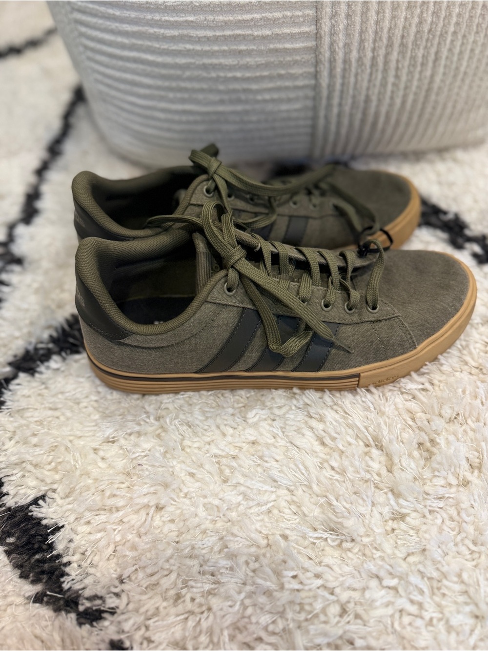 adidas Daily 4.0 Shoes Olive Strata Shadow Gum Size 9.5 Mens IF4494 - Picture 5 of 10